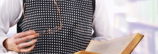 Man reading history of online diamond trading Image