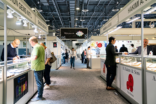 Gem trading at the JCK Show Image