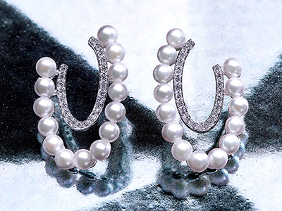 Pearl Earrings Image